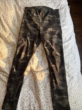 Athleta Ultimate 7/8 Tight Camo Leggings